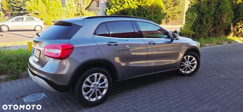 Mercedes-Benz GLA - 14