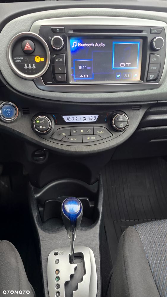 Toyota Yaris Hybrid 100 Sol - 19