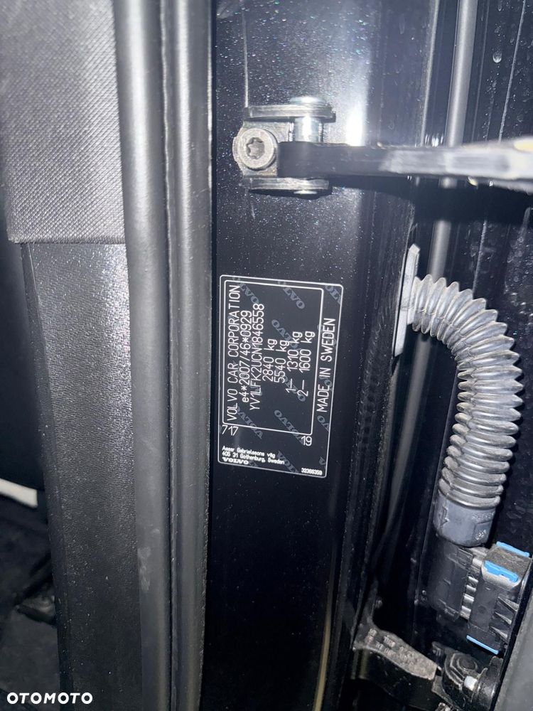 Volvo XC 90 B5 D AWD R-Design 7os - 23