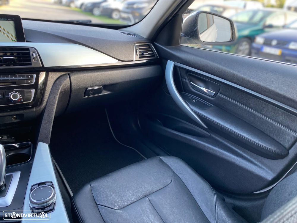 BMW 320 d Touring xDrive Line Sport Auto - 19