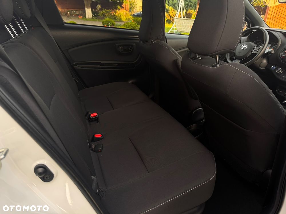 Toyota Yaris Hybrid 100 Selection - 24