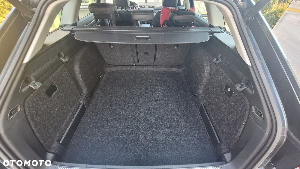 Skoda Superb 2.0 TDI DSG Premium Edition - 31