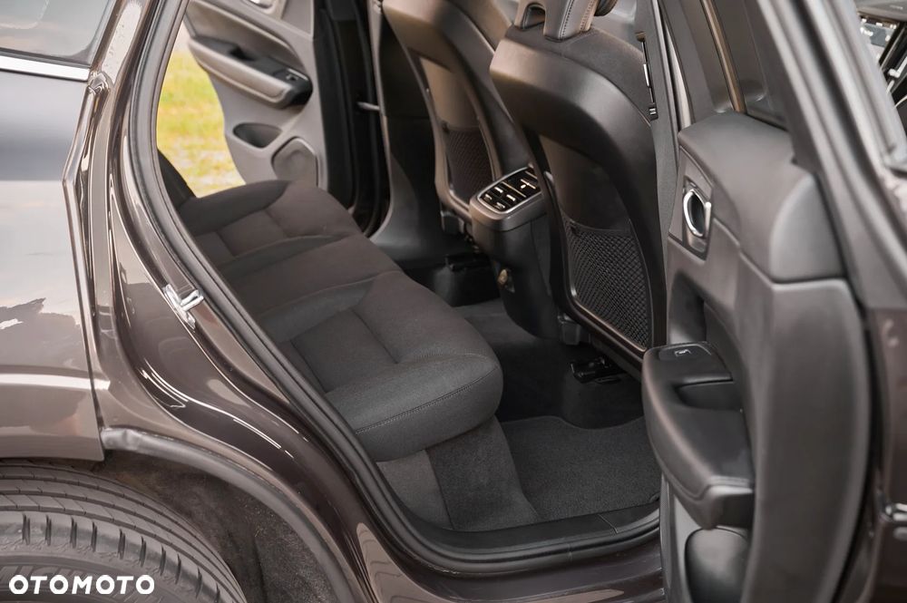 Volvo XC 60 B4 D Geartronic Momentum Pro - 21