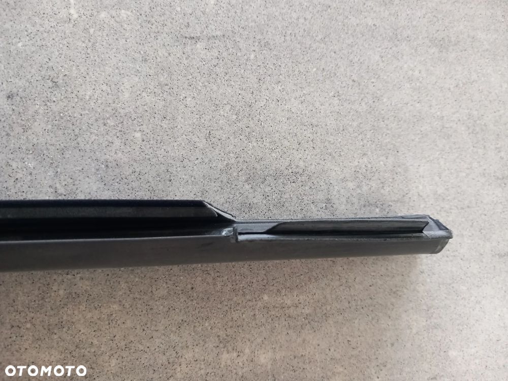 Uszczelka zewnętrzna szyby drzwi tylnych - prawa taśma Ford Focus 1748426 - 2