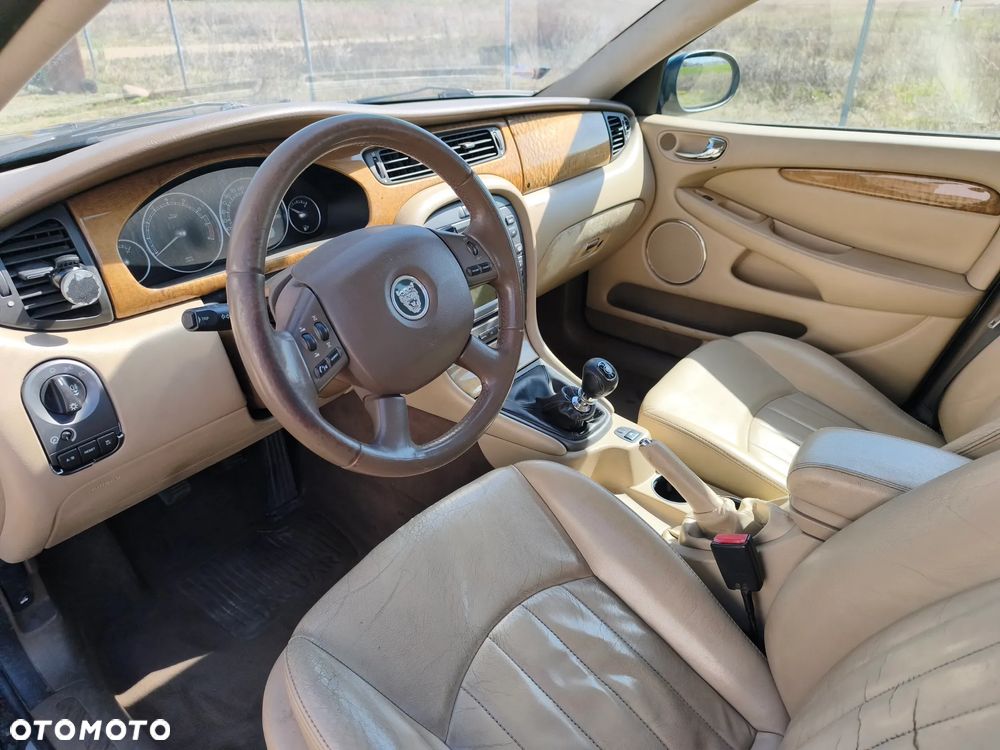 Jaguar X-Type 2.5 V6 4x4 - 11