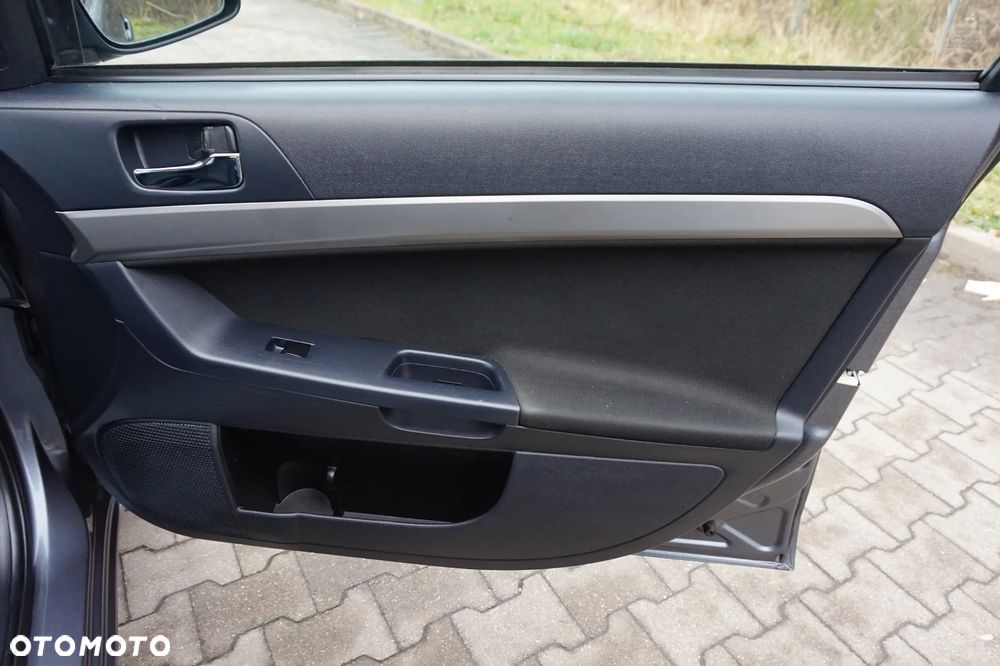 Mitsubishi Lancer - 37