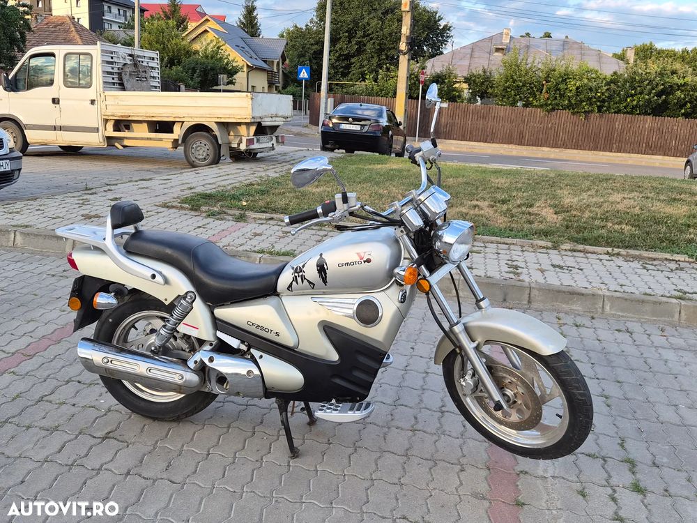 CF Moto V5 - 3