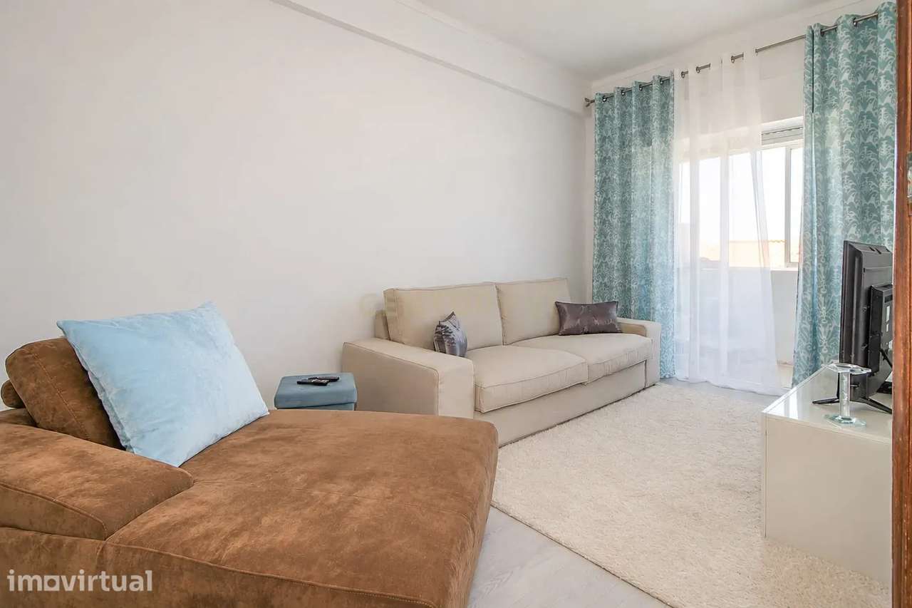 Apartamento T2 semi-renovado com 2 marquises e muita luminosidade no B - Grande imagem: 3/28