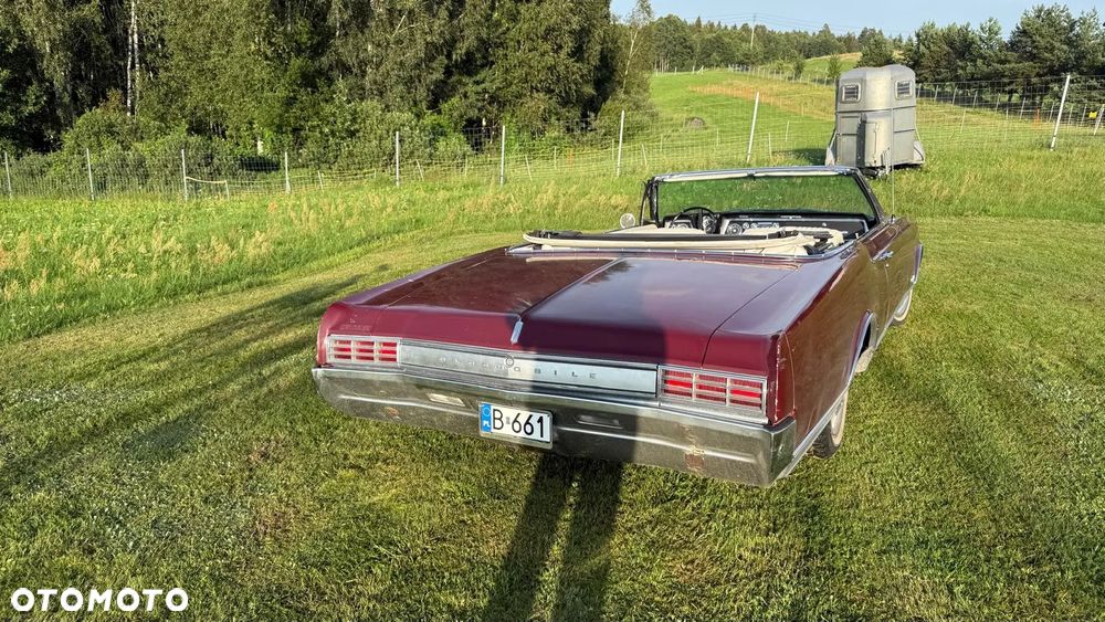 Oldsmobile Delta 88 - 23