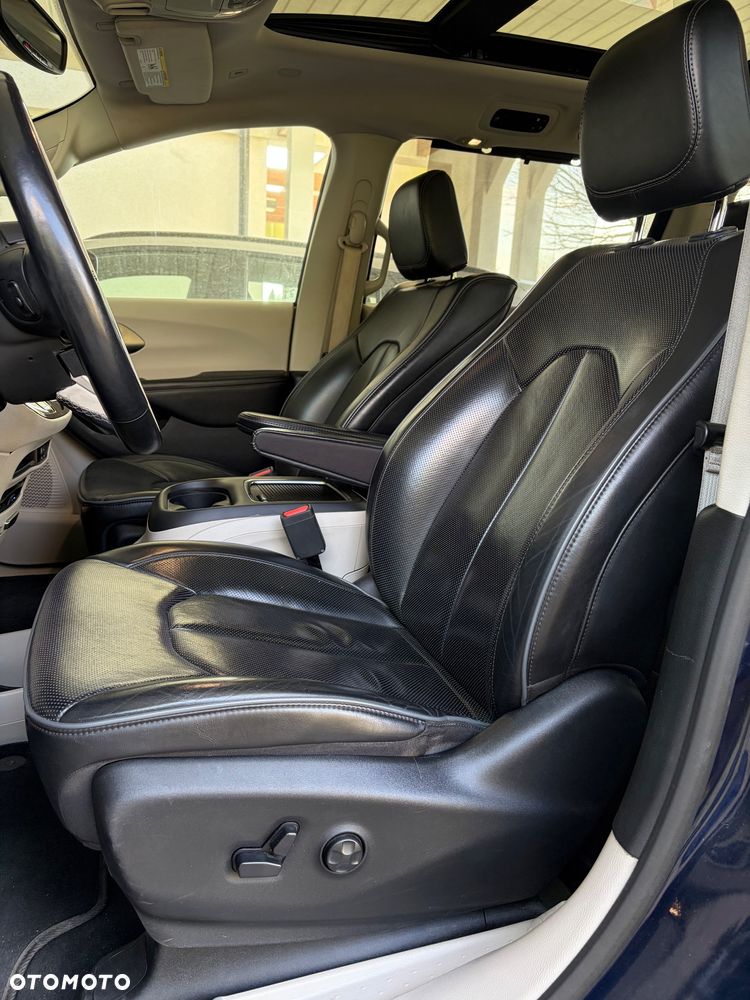 Chrysler Pacifica - 34