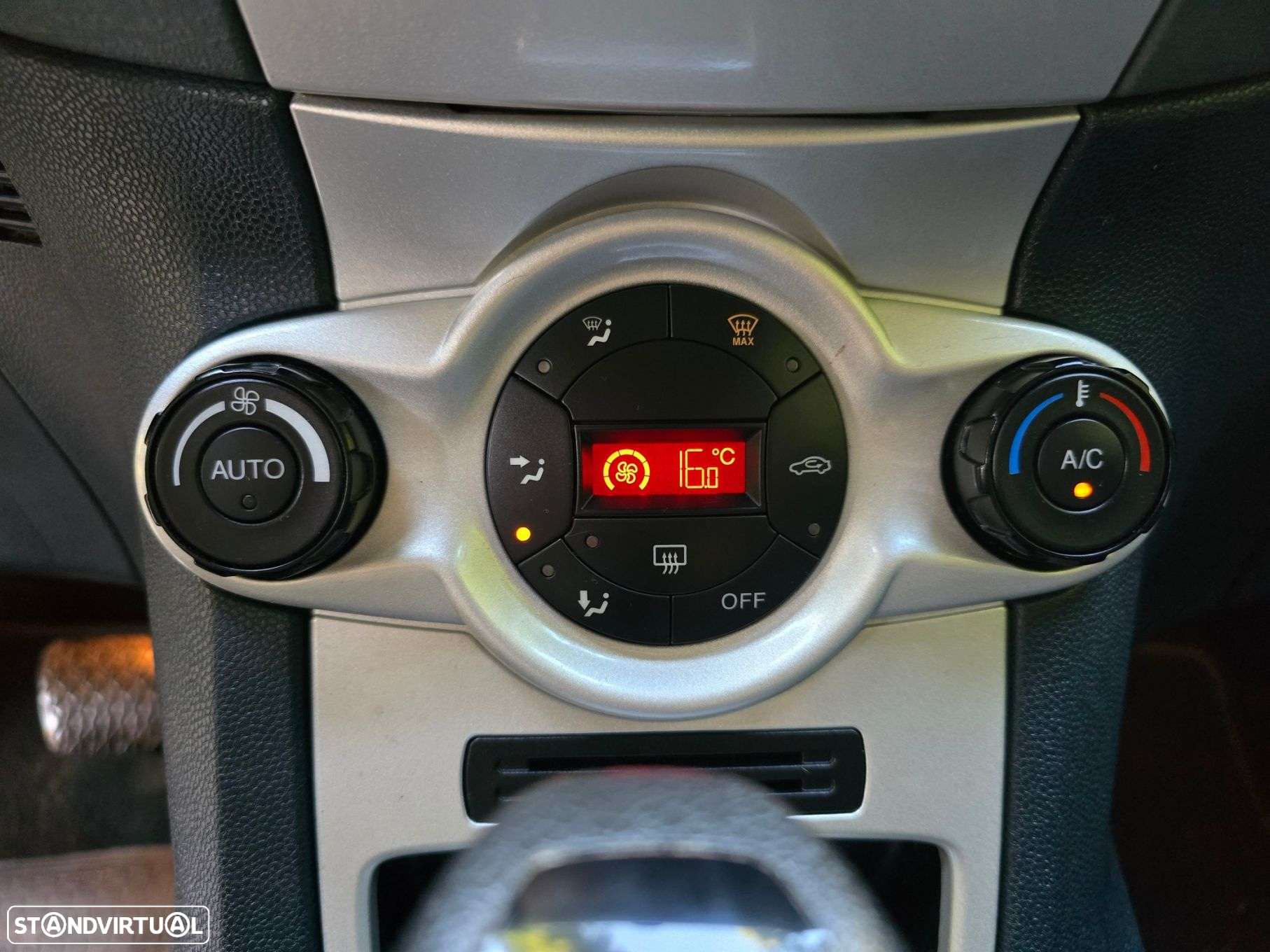 Ford Fiesta 1.4 Titanium Aut. - 14