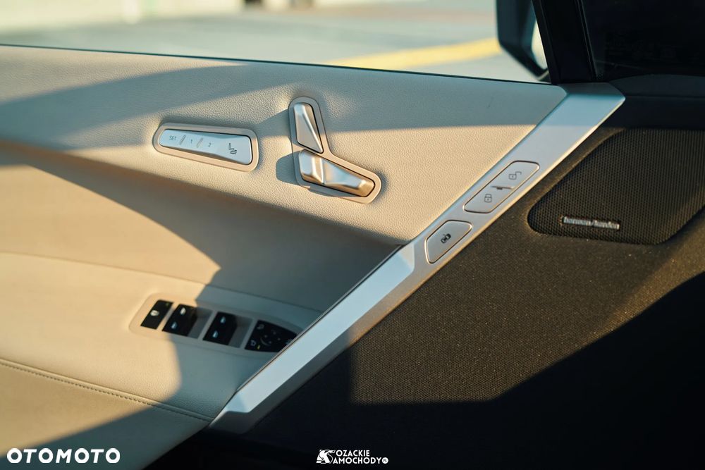 BMW iX - 23