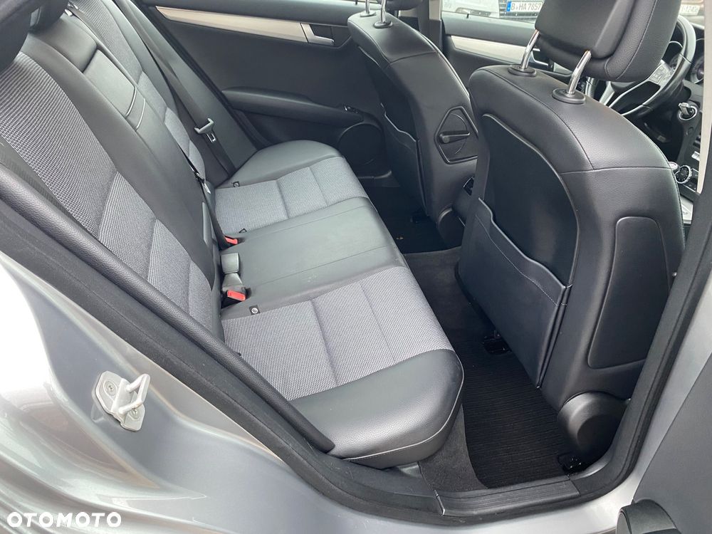 Mercedes-Benz Klasa C 180 (BlueEFFICIENCY) Avantgarde - 34