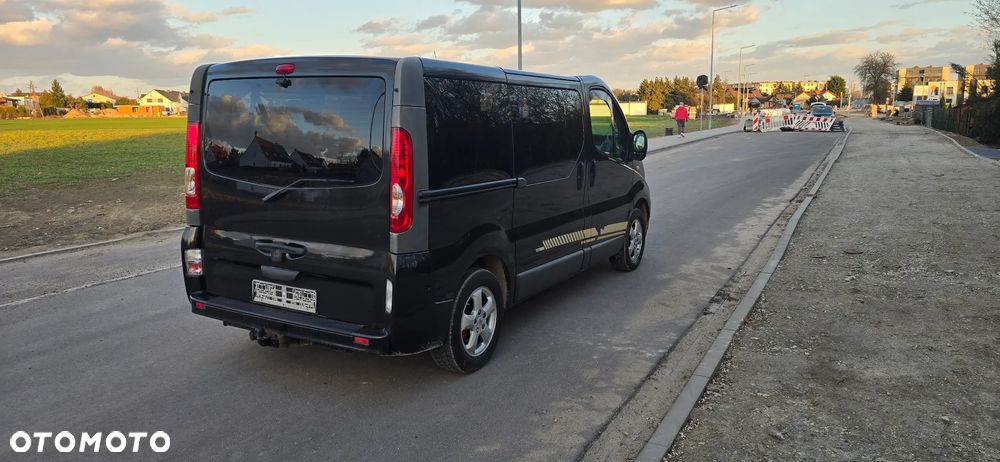 Renault Trafic Grand Passenger Black Edition - 9