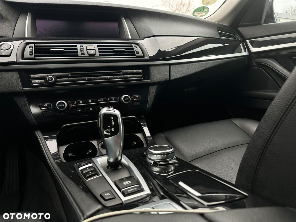 BMW Seria 5 518d Luxury Line - 13