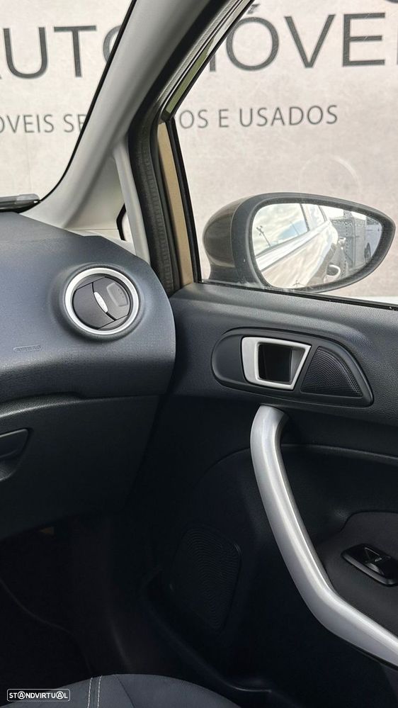 Ford Fiesta 1.4 Titanium Aut. - 22