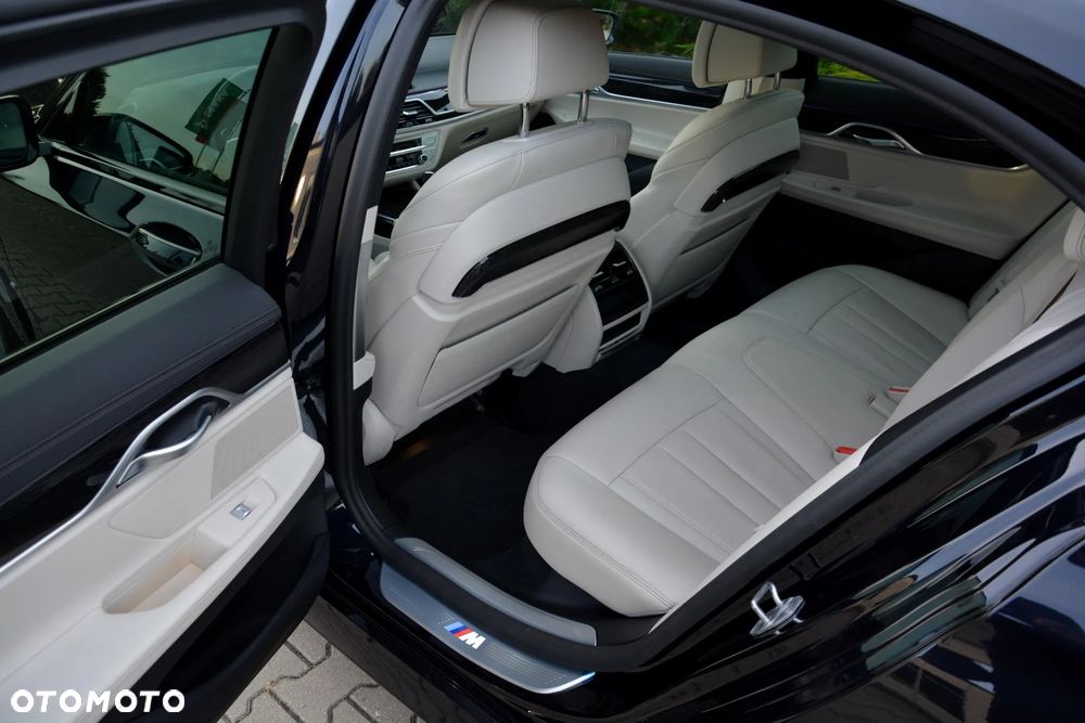 BMW Seria 7 730d xDrive mHEV sport - 36