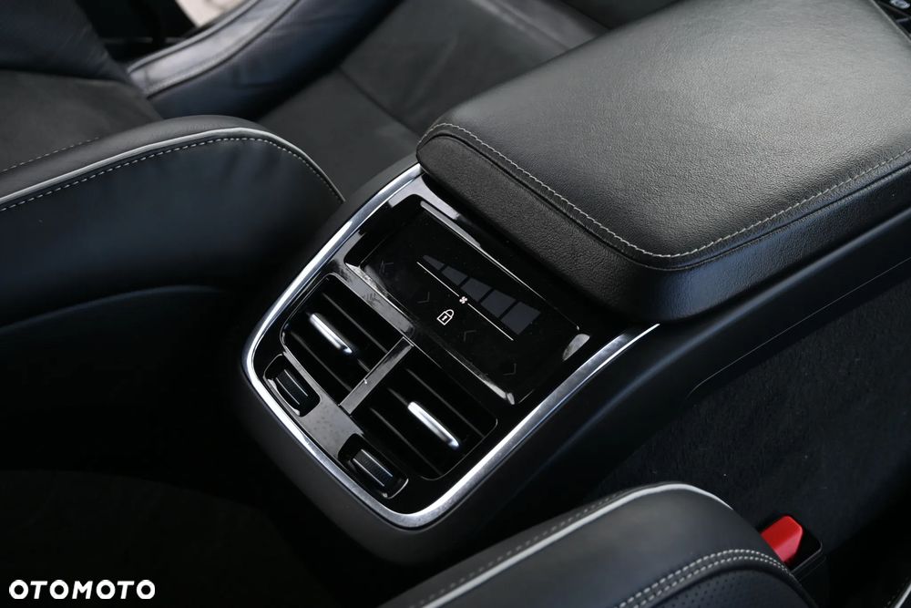 Volvo XC 60 D5 SCR AWD R-Design - 30
