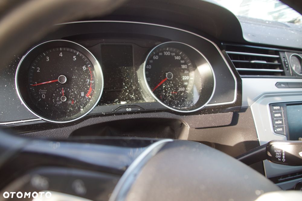 Auto na części - Volkswagen Passat B8 1.8 TSI 180 KM CJSC QTQ LC9X 2016R Silnik Skrzynia Drzwi Lusterko Szyba Lampa Deska Kokpit Sterownik Moduł Licznik Wyświetlacz Kierownica Panel - 13
