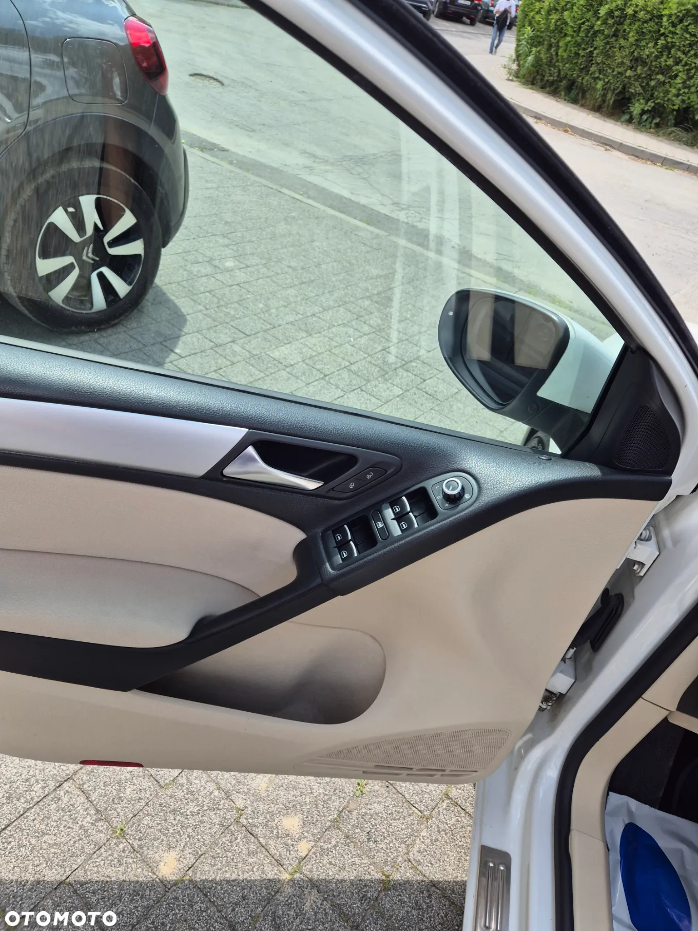Volkswagen Golf VI 2.0 TDI Highline - 17