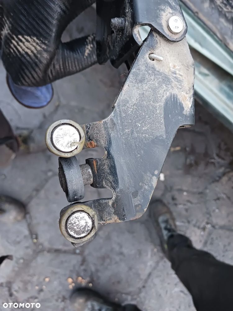 Rolki zawiasy prowadnice zawias DRZWI PRZESUWNYCH PEUGEOT 807 CITROEN C8 prawe lewe rozsuwane Rolka prowadnica