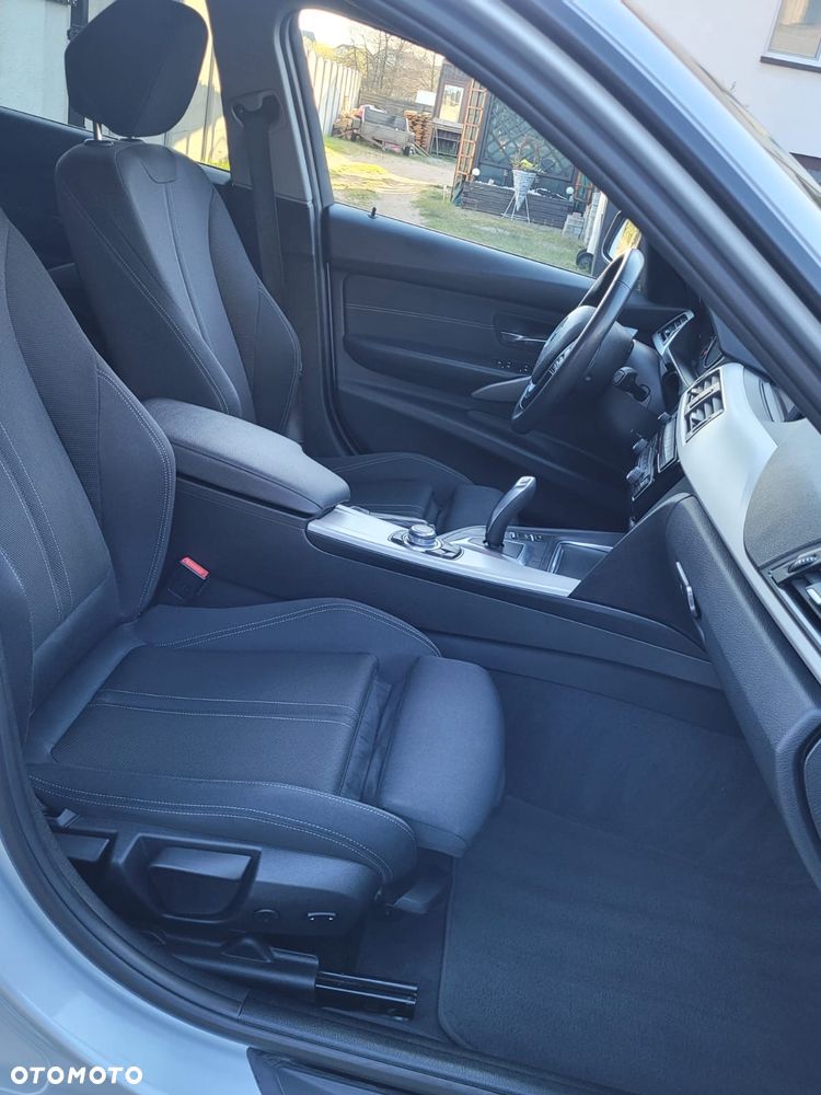 BMW Seria 3 318d Sport Line - 23