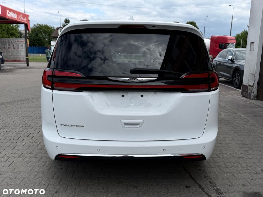 Chrysler Pacifica - 4