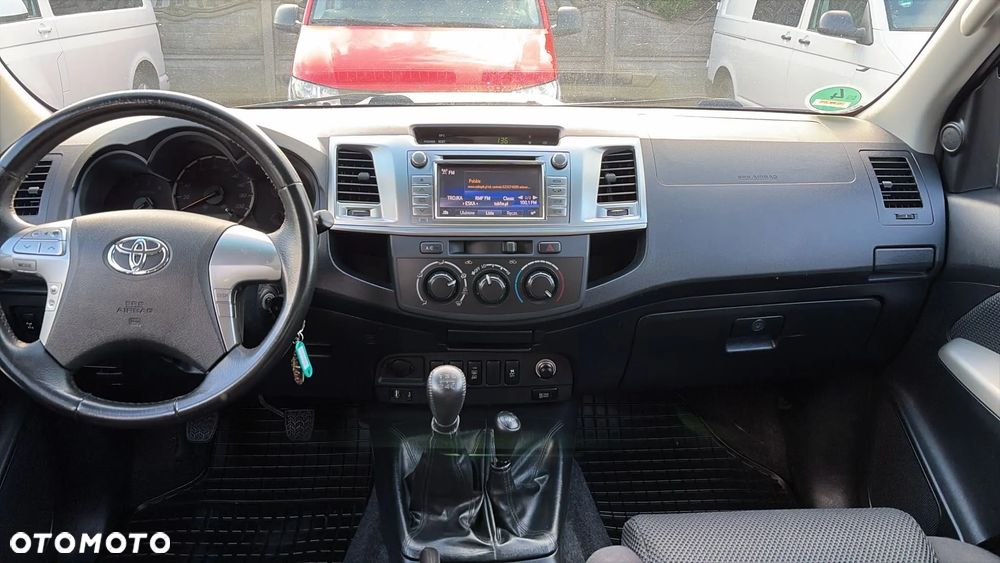 Toyota Hilux 4x4 Double Cab Life - 23