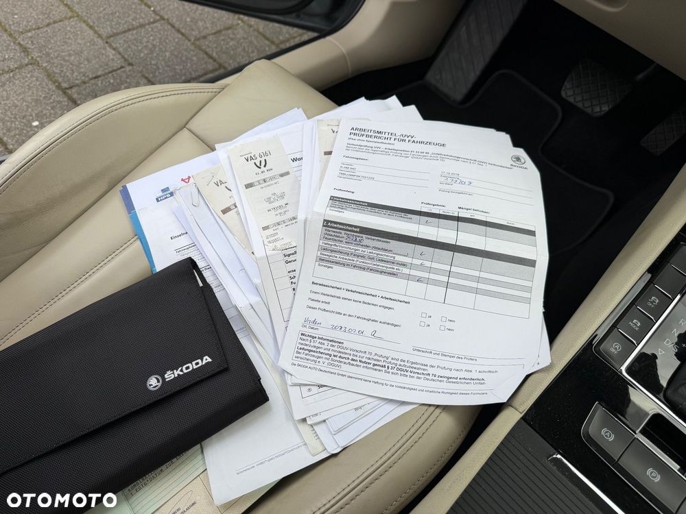 Skoda Superb 2.0 TDI DSG L&K - 33
