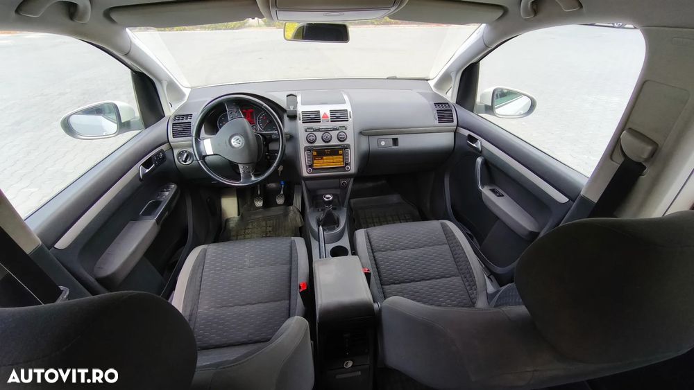 Volkswagen Touran - 9