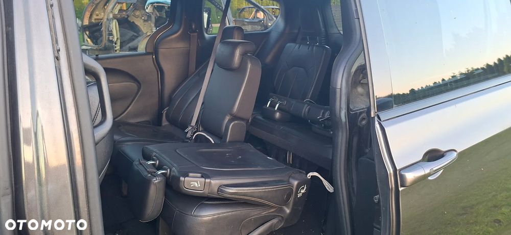 Chrysler Pacifica - 13