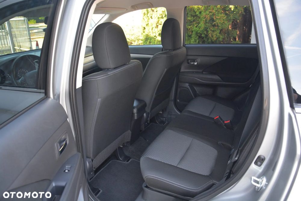 Mitsubishi Outlander - 18
