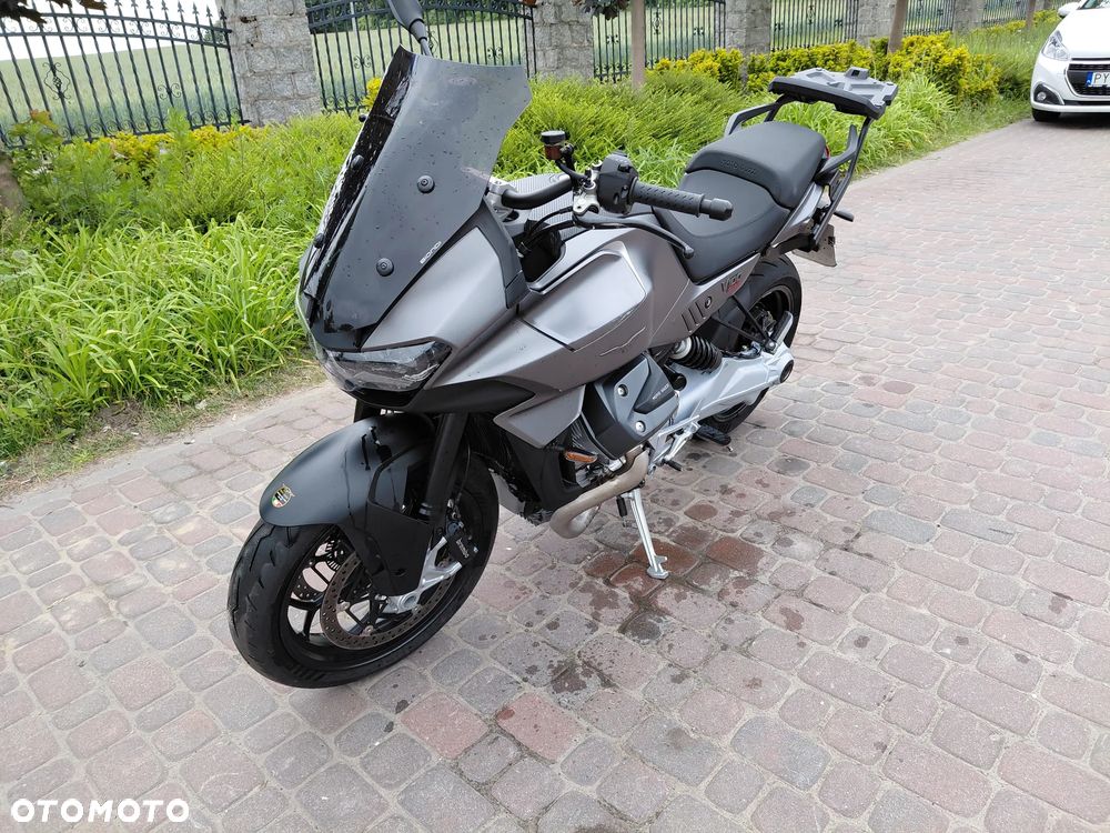 Moto Guzzi V100 Mandello - 1