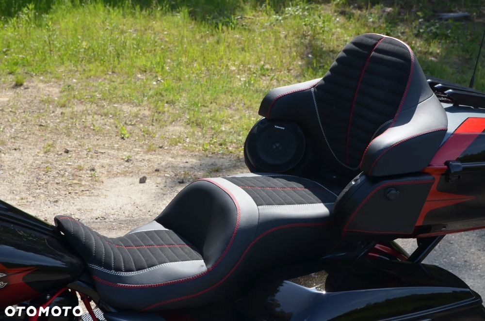 Harley-Davidson Touring Street Glide - 38