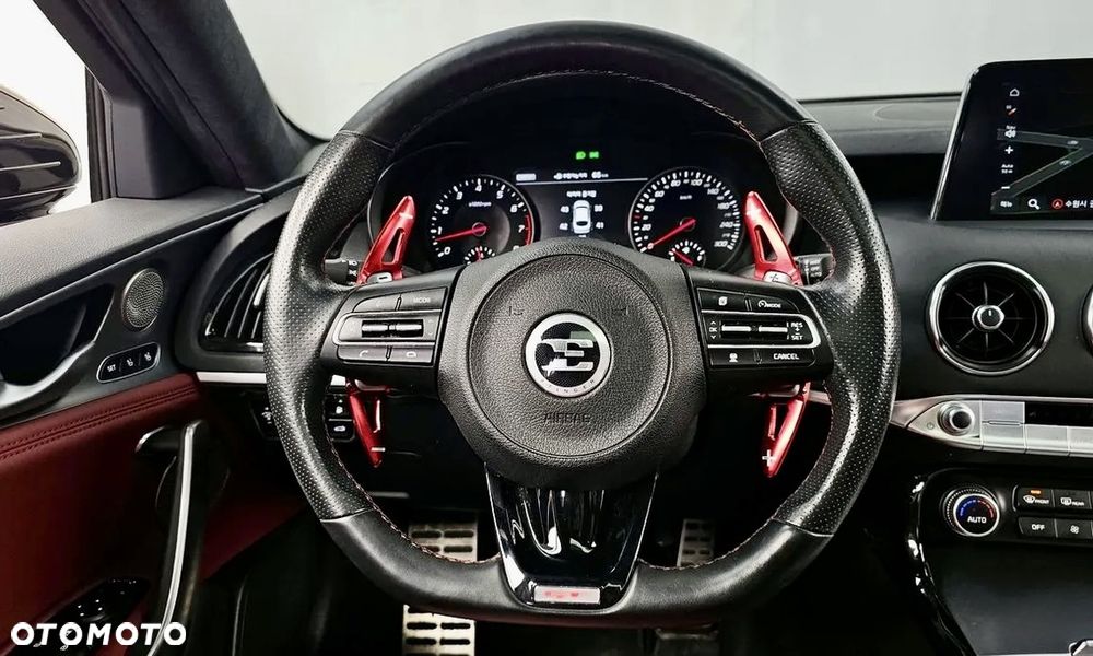 Kia Stinger - 14
