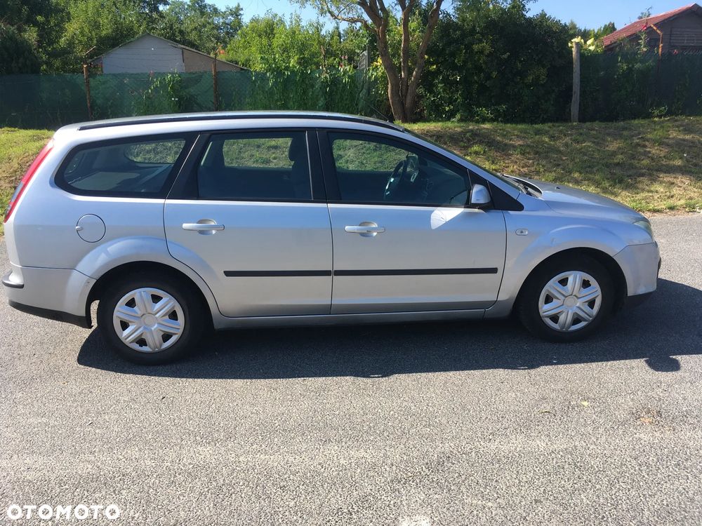 Ford Focus 1.6 16V Ambiente - 4