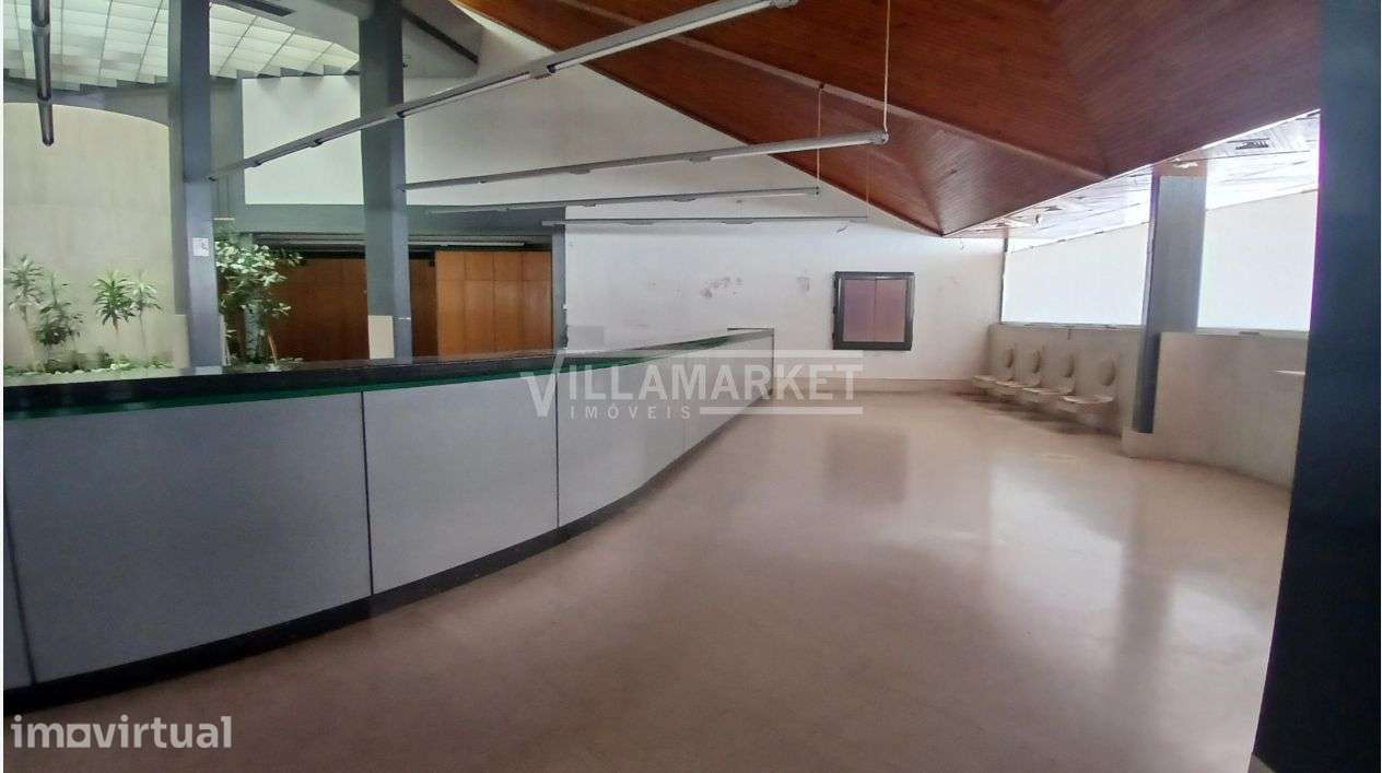 Edifício de Serviços da banca com 590m2 situado no Centro da Chamusca - Grande imagem: 4/6