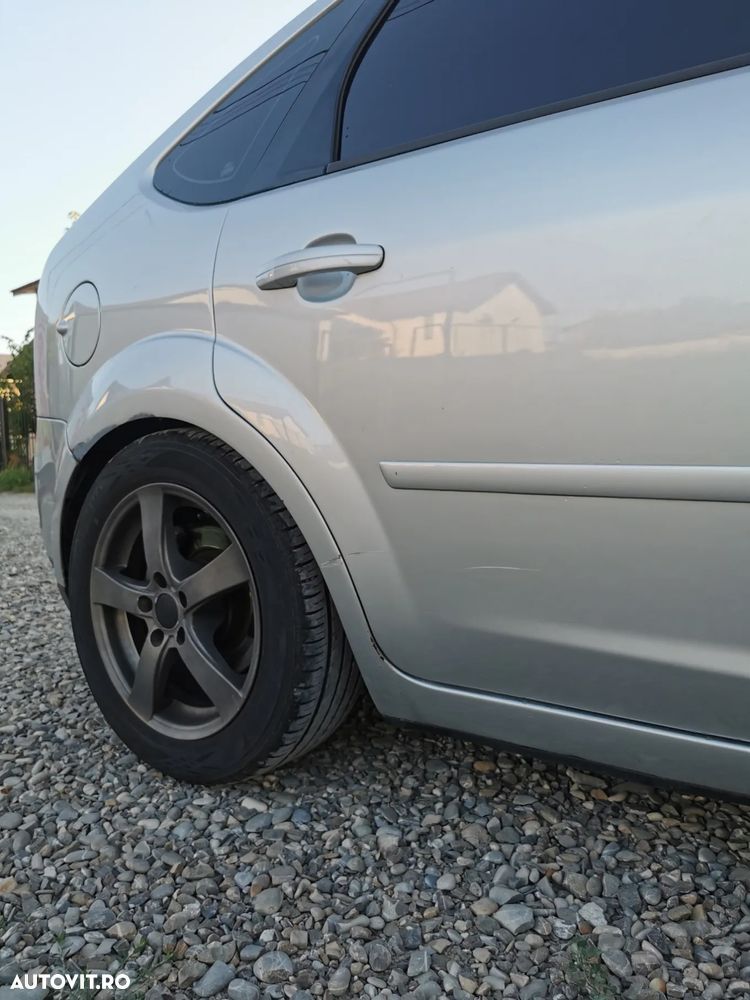 Ford Focus 2.0 TDCI Ghia - 11