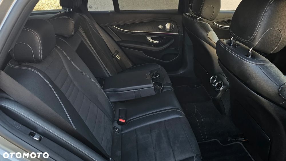 Mercedes-Benz Klasa E 220 d 4Matic 9G-TRONIC AMG Line - 35