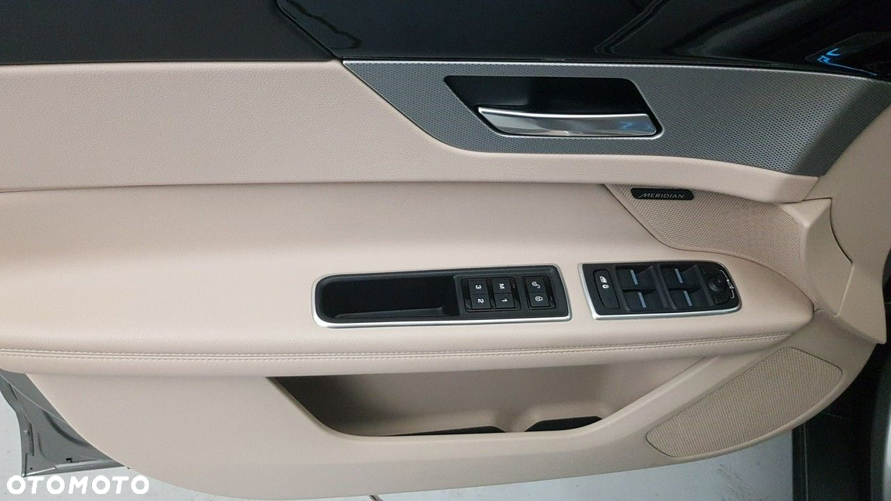 Jaguar XF - 25