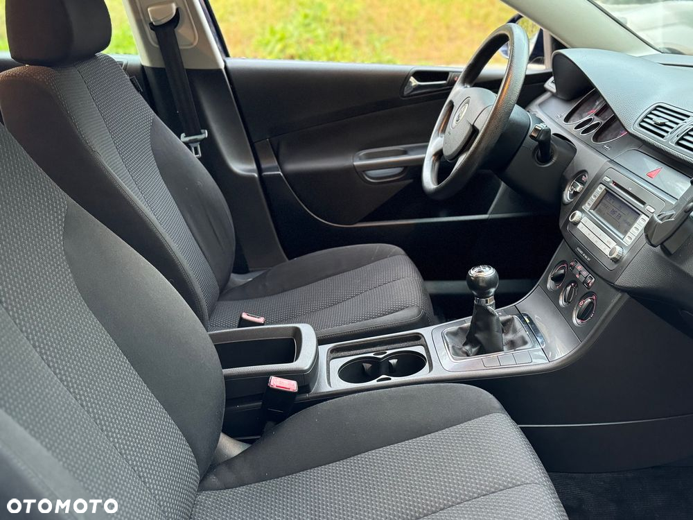 Volkswagen Passat - 24