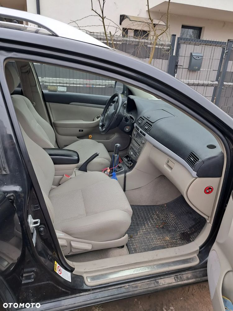 Toyota Avensis 1.8 VVT-i Sol - 3