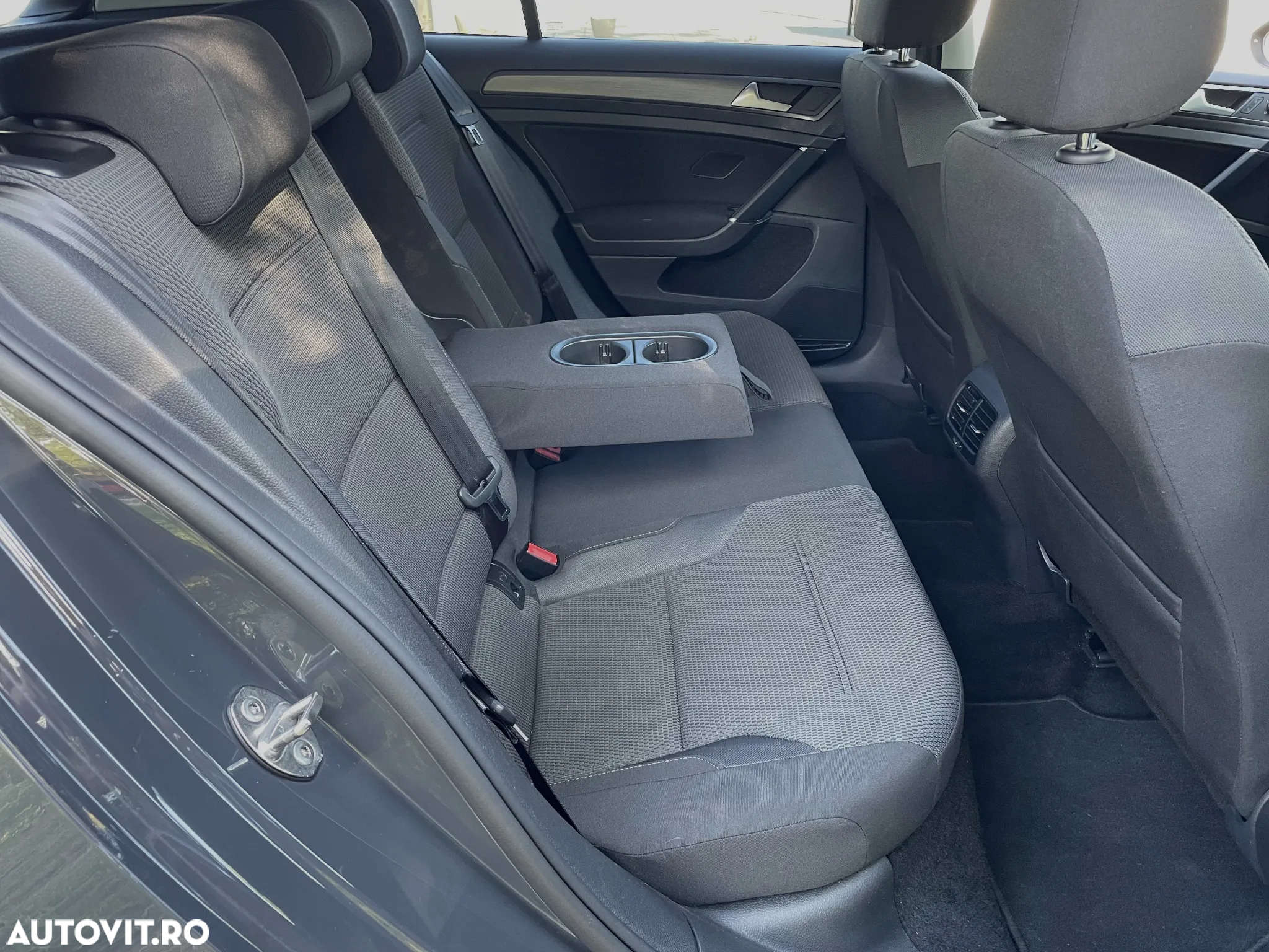 Volkswagen e-Golf - 10