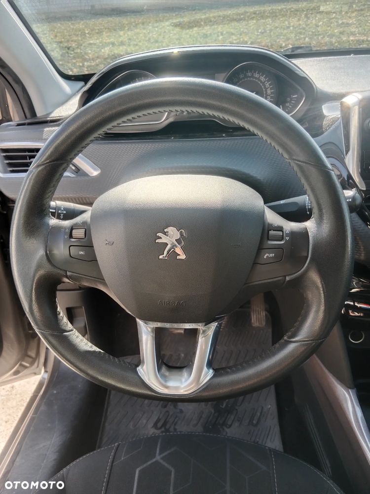 Peugeot 2008 1.2 Pure Tech Style - 12