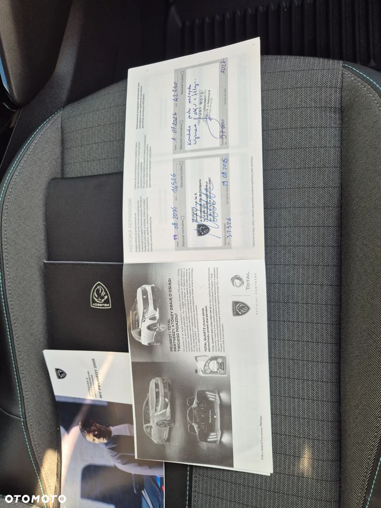 Peugeot 2008 PureTech 130 Allure S&S EAT8 - 23