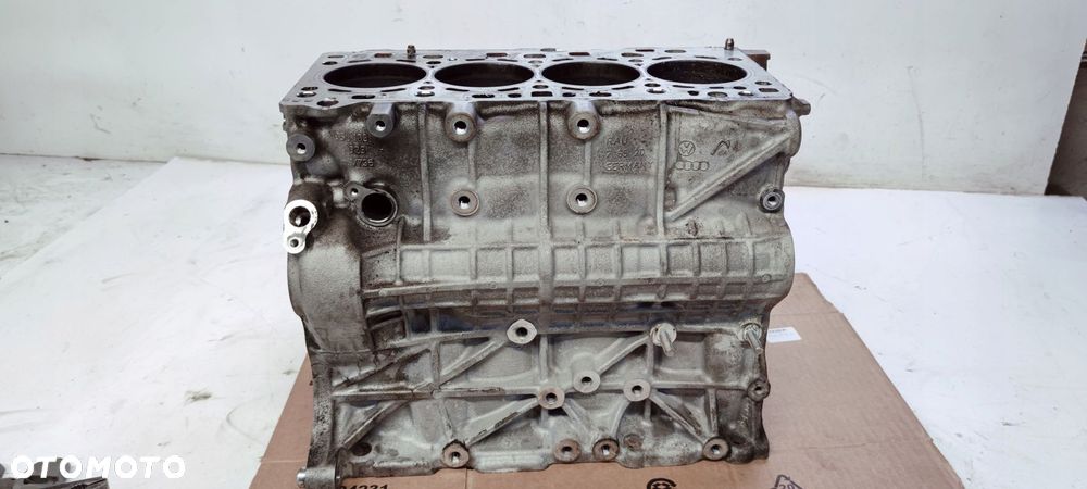 BLOK SILNIKA AUDI A6 C8 DFB 2.0 TDI 05L103023 - 6