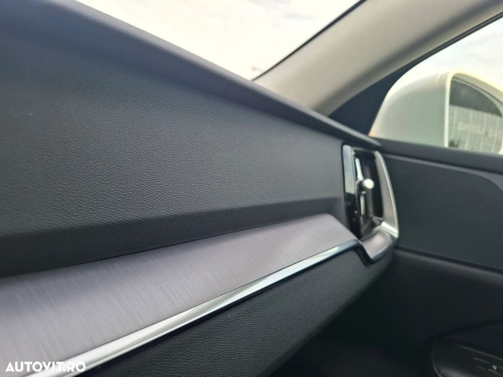 Volvo V60 B4 MHEV AT8 FWD Momentum - 17