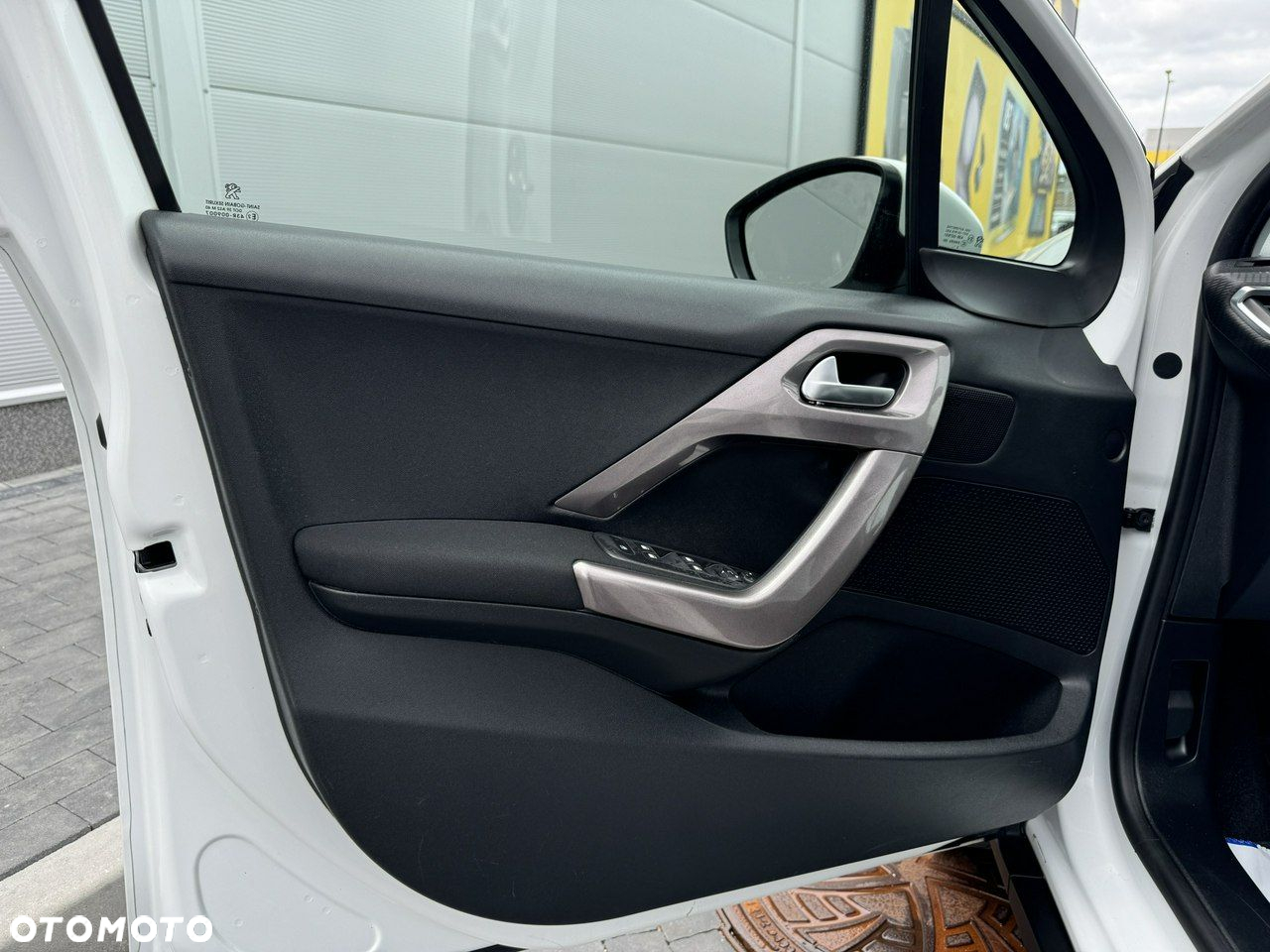 Peugeot 2008 - 15