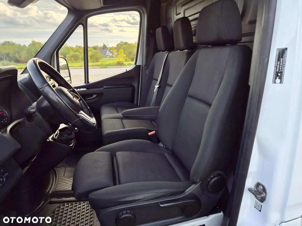 Mercedes-Benz Sprinter - 28