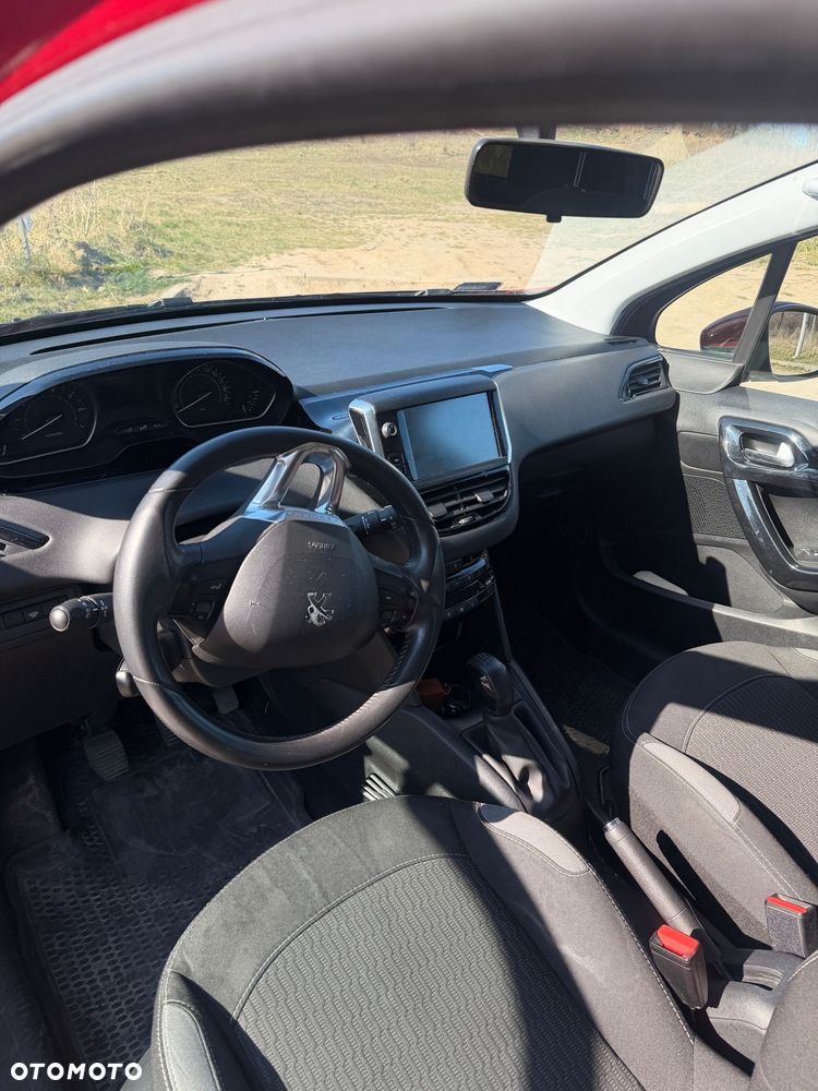 Peugeot 208 - 17